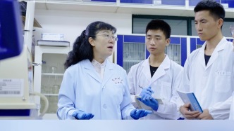 兰州大学中药与天然药物化学团队荣获甘肃省三八红旗集体称号