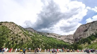 “天富蕴藏·百业竞进”系列报道 | 文旅融合焕新彩 冰雪经济燃活力