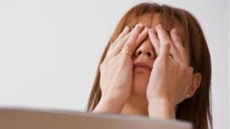 2倍速追剧1年，她的眼睛“哭”了