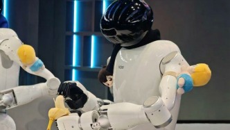 機(jī)器人成這屆AWE頂流：“狗”比“人”多，家電長出了具身智能