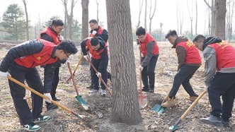 義務(wù)植樹撫育進(jìn)林場(chǎng) 以實(shí)際行動(dòng)踐行文明護(hù)綠理念