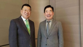 韩方明会见韩国国会前议长金振杓
