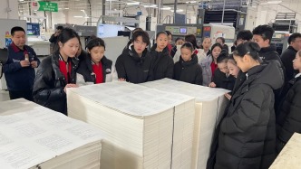 在印刷機(jī)的合奏中，聆聽雷鋒精神的脈搏