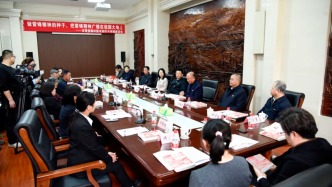 以書為媒，讓雷鋒精神薪火相傳——“學(xué)雷鋒題材圖書創(chuàng)作與傳播座談會(huì)”在撫順舉行