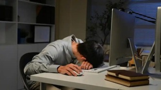 ?中年人拼命擁抱龍蝦的背后，是對(duì)技術(shù)迭代的恐慌