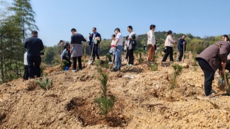 江西作家網(wǎng)、《江西作家》編輯部組織開展植樹暨文學(xué)采風(fēng)活動