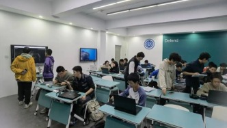 大連理工大學大一新生在課堂 “造神器”！