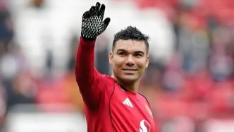 傳奇退場！15歲天才頂上空缺？曼聯(lián)兩代希望錯位，藏著怎樣的未來