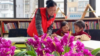 78歲張婆婆：把故事課種在社區(qū)“新講臺(tái)”