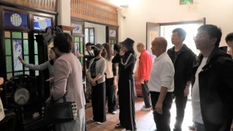 網(wǎng)絡(luò)文學(xué)作家走進(jìn)開平碉樓采風(fēng) 探尋華僑文化之韻 共謀網(wǎng)文出海新路徑