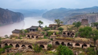 晉陜蒙三省交界的一座石頭古堡，長城與黃河在此同框