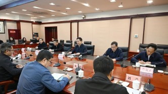 王君正宣講全國兩會(huì)精神并調(diào)研