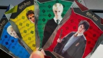 一张卡卖2万！90后老板，凭什么？