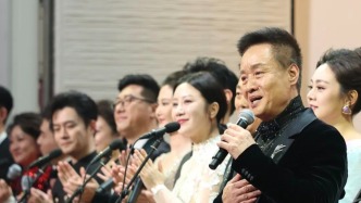 一曲小白杨，温暖一座城