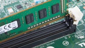 单日跌幅超百元，内存价格终于降了