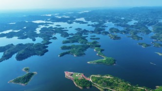 重慶有座神奇的島嶼，由19個(gè)小島組成，酷似一個(gè)巨大的壽字