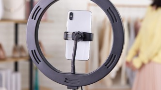 “海外正品”“保稅倉直發(fā)”……直播間里的假貨是怎樣披上正品“外衣”的？