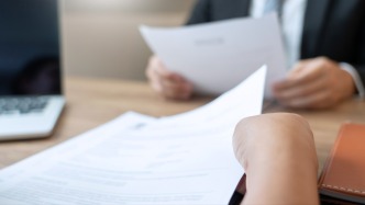 13名工人“默契”追薪？“優(yōu)先受償”騙局被拆穿