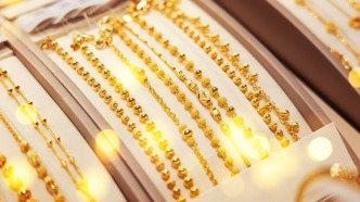 黄金持续冲高，金价突破4700美元，金饰克价一夜大涨50元