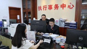 法官抱娃執(zhí)行？原因很暖……