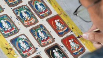 西藏日喀則傳承唐卡技藝 傳統(tǒng)手工業(yè)帶動民眾增收