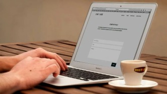 大厂“牛马”，被迫用AI