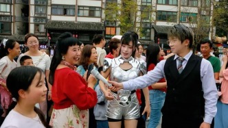 煙火磁器口，熱辣沙坪壩！外國游客組團感受重慶味道