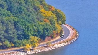 解鎖凈月潭新視角，東環(huán)潭路春日限定美景來了！