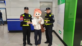 南昌地鐵民輔警用責(zé)任照亮乘客歸途
