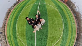 終于輪到我們拍大頭釘轉(zhuǎn)場(chǎng)啦！今天做一枚沖出蘭大校園的大頭釘！