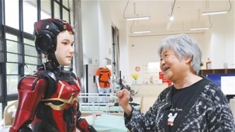 機器人來了，能承擔(dān)多少養(yǎng)老照護服務(wù)？