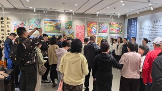 “大地流彩·信美鄉(xiāng)村”全國首屆“村畫”展甘肅省參展作品匯報展在省圖書館開展