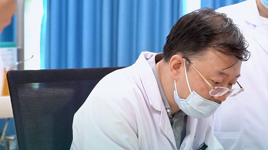 宝妈带娃坐了3天火车来武汉，只为减少宝宝的痛苦