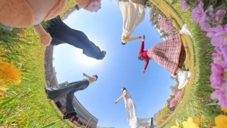 等一個(gè)自然而然的晴天，帶著好朋友在校園里環(huán)游世界