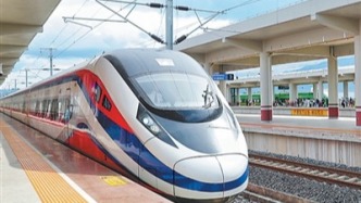 中老鐵路國(guó)際旅客列車?yán)塾?jì)發(fā)送跨境旅客超80萬(wàn)人次