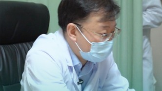 手指伸不直可以帶支具拉直嗎？如果是比較嚴重就得手術了