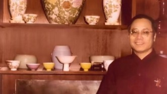 從書攤少年到瓷界大佬，區(qū)百齡藏瓷更藏心