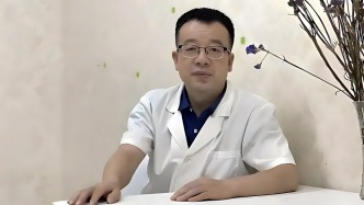 家里老人手抖、走路拖步？別誤判！30秒自測是不是帕金森