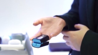 消博會(huì)首個(gè)公眾開(kāi)放日 消費(fèi)者現(xiàn)場(chǎng)體驗(yàn)“全球好物”