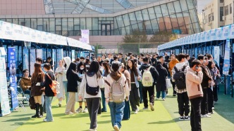 打通就業(yè)“最后一公里”： 蘭州大學(xué)“三維聯(lián)動(dòng)”打造就業(yè)育人實(shí)踐新范式