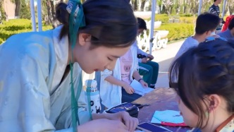 一筆一劃書文脈，一招一式承匠心，在校園里感受中華優(yōu)秀傳統(tǒng)文化的璀璨多彩。