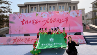 改编群舞《唐宫夜宴》惊艳吉大杏花文化节