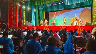 風(fēng)雨無阻　隴韻鏗鏘——隴劇《大河?xùn)|流》亮相第二屆“西北戲曲薈萃展演”