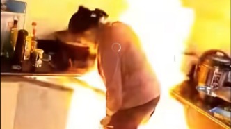 老人做飯瞬間爆燃！這個“致命操作” 一定要改！