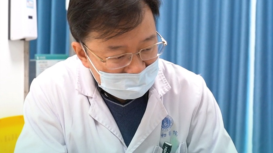医生巧手剪“蟹钳”,宝宝手指术后大变样