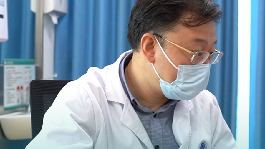 宝宝小肉手上长了个小多指，术后：代小宝宝送您一束“花”