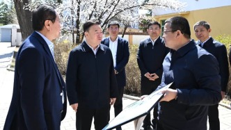 張恩惠到王大珩故居調(diào)研