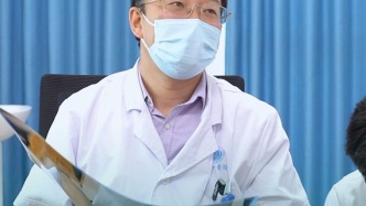 家里都说小宝像个布娃娃，小小年龄已经经历多次手术