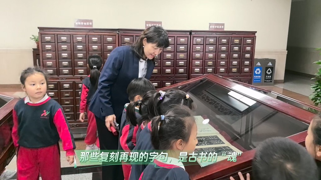 劳模工匠进校园——全国劳模张品芳