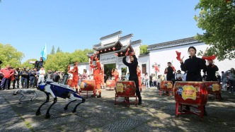 机器狗巡逻、民警唱Rap、骑马巡山……这个五一，湖州的警察“硬核”又“潮酷”
